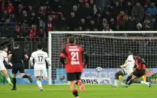 strongولي العهدstrong يشيد بهدف التعمري في