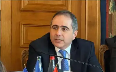 وزير الدفاع العراقي يهدد بقتل شقيقه