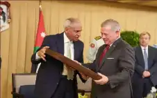 الملك يلتقي مجموعة من رفاق السلاح