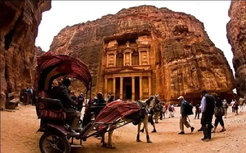 708 ملايين دولار الدخل السياحي للأردن