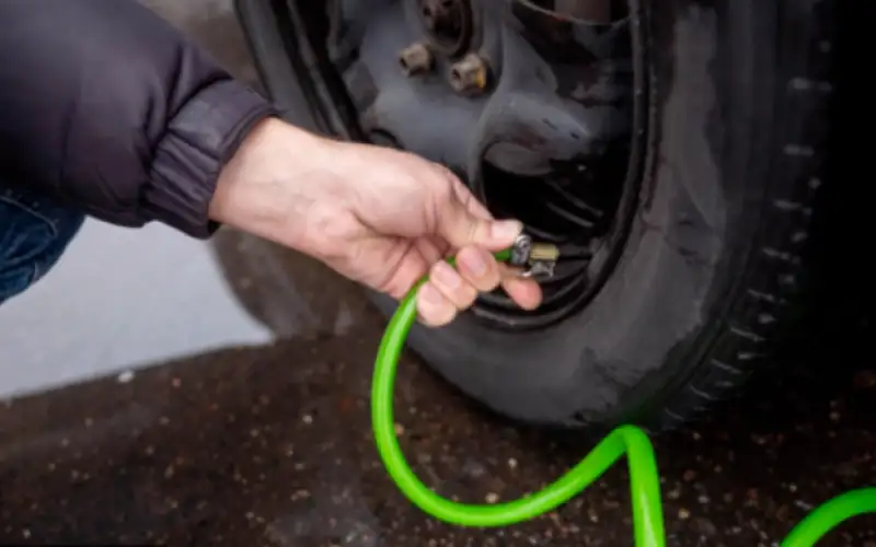 تعبئة الإطارات بغاز النيتروجين: دقة علمية