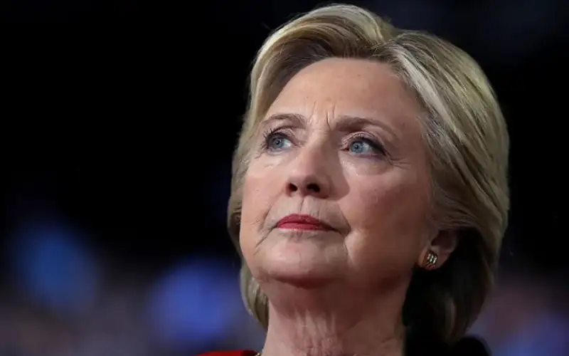هيلاري كلينتون: وجود اسم شخص ما