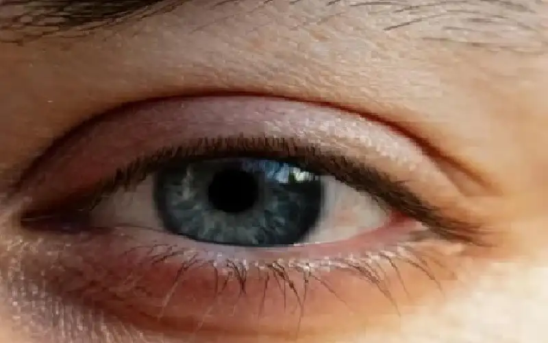 كيف كشف حذاء طفل العمى الصامت