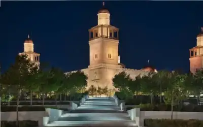 نشر صور لسيدة تحتفل بطلاقها يثير