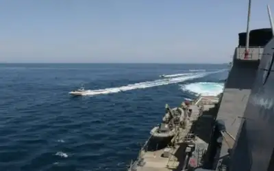 إيران تجري مناورة عسكرية في مضيق