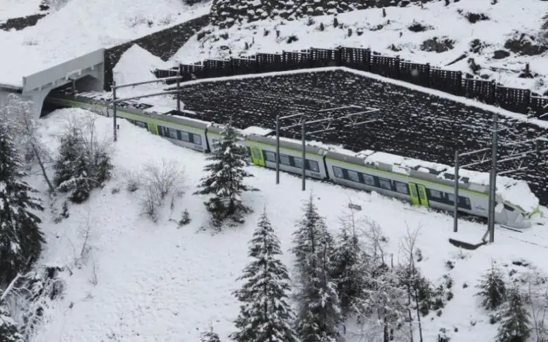 5 جرحى في انحراف قطار عن