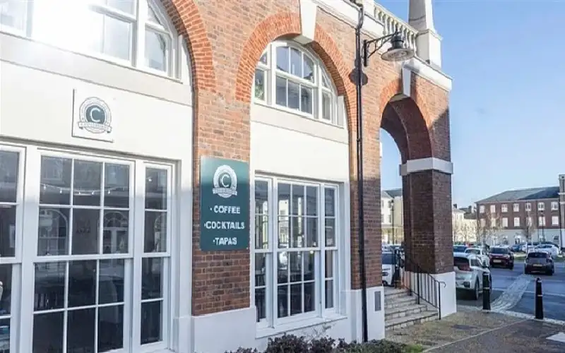 رفضت الاعتذار.. عائلة تلاحق مطعما قضائيا