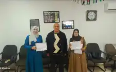 مدير شباب محافظة إربد يسلم كتب