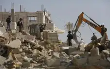 الضفة تحت ضغط مزدوج.. هدم يومي