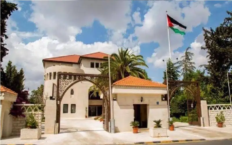 الحكومة تسأل موظفيها عن آرائهم في