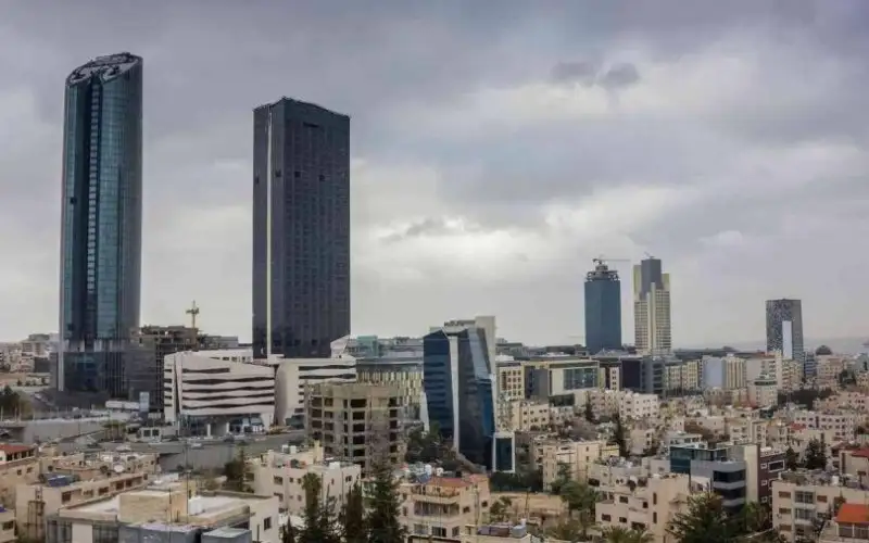 أمطار محتملة وانخفاض ملموس على درجات