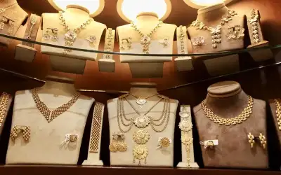 اليونان تلغي حظر التجول المتعلق بكورونا