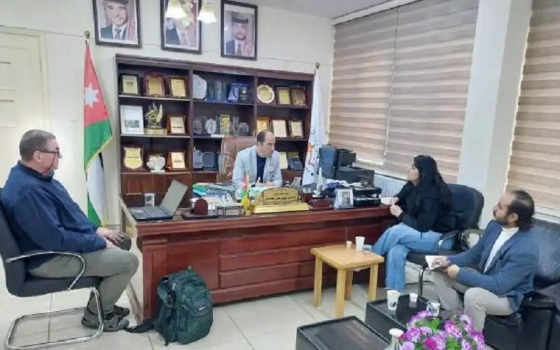 الحوامدة يلتقي مدير تطوير برنامج التعليم