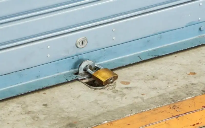 إتلاف 112 كيلوغراما من المواد الغذائية