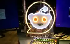 لماذا يفضل الذكاء الاصطناstrongعيstrong ريديت؟ دليل