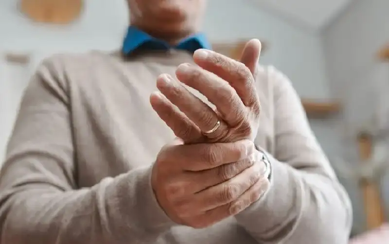 فاتورة الألم.. كيف تحول مرض الفيبروميالجيا