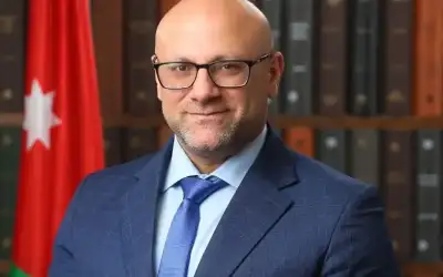 إقبال مشهود على أجنحة دور النشر