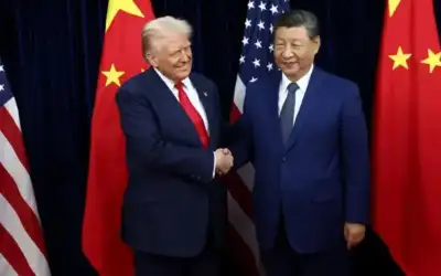 بطريقة جهنمية .. صينية تسرق هاتف