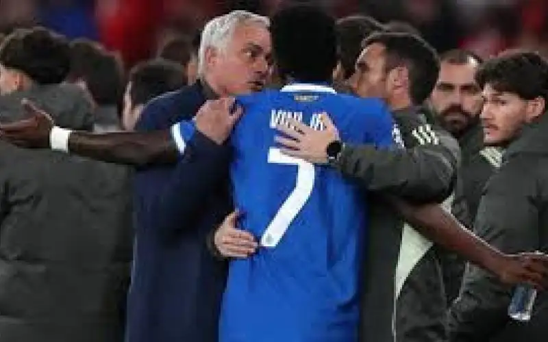 فينيسيوس غاضب من مورينيو لهذا السبب