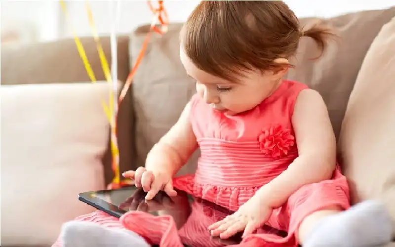 أول سنتين من عمر الطفل.. كل