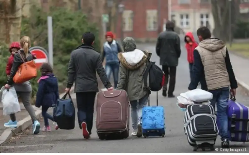 وزير داخلية ألمانيا يقترح إلغاء حظر