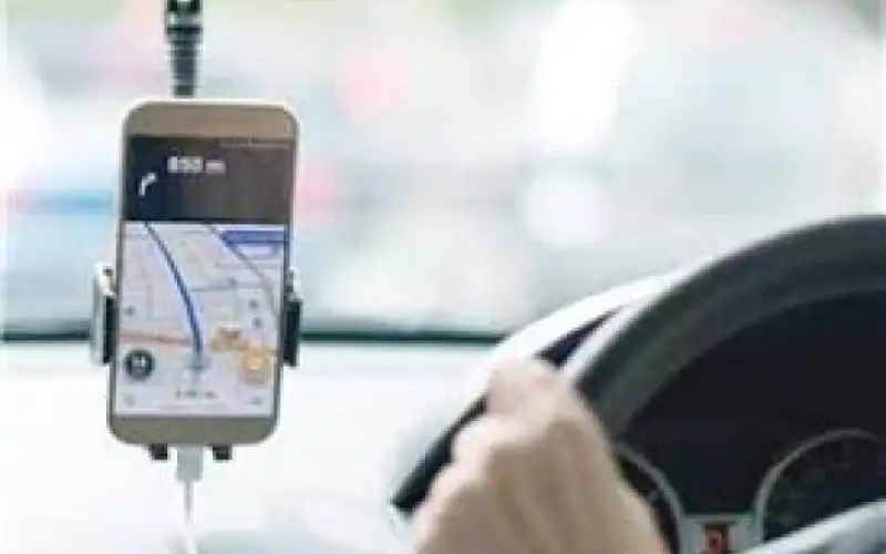 سائقو التطبيقات يطالبون بتطبيق النظام الجديد