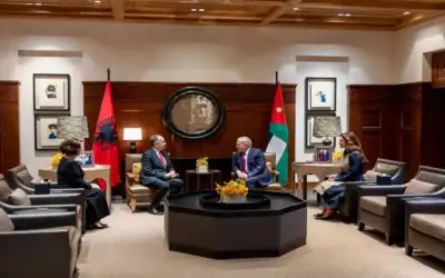 إفطار وصلاة تراويح في ساحة تايمز