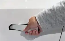 صحة ـ لماذا تحظر الصين مقابض أبواب السيارات