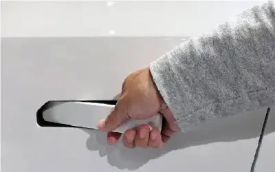 لماذا تحظر الصين مقابض أبواب السيارات