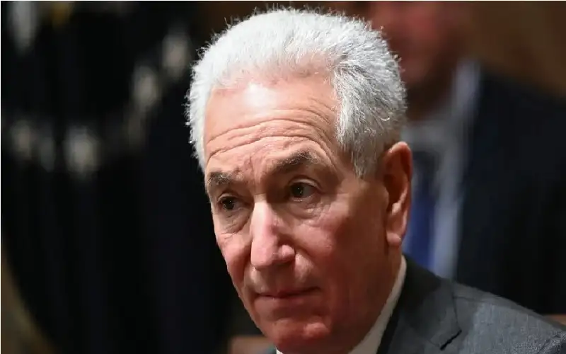 فرنسا تعاقب والد صهر ترامب بسبب