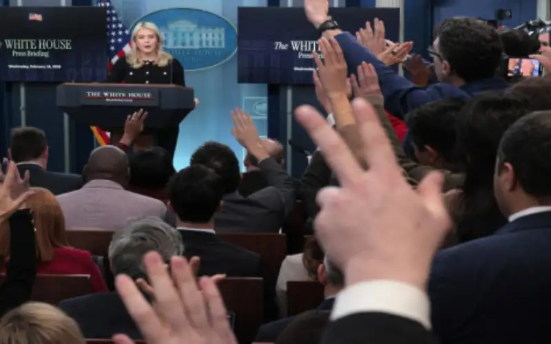 البيت الأبيض: ترامب يفضل الدبلوماسية مع