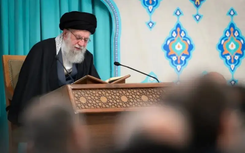 صحيفة : محاولة انقلاب على خامنئي