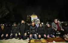 40 ألفا يؤدون صلاتي العشاء والتراويح