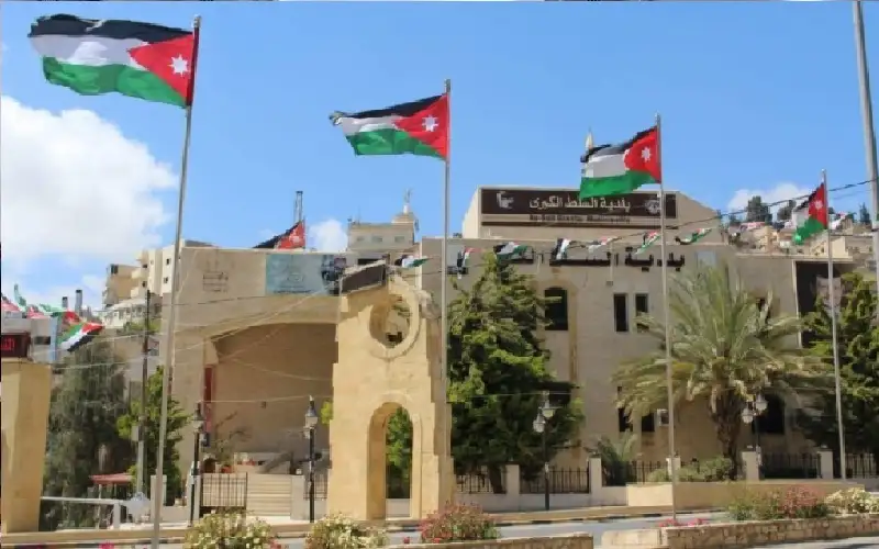 إنجاز طريق صرفا الأغوار الحيوي بكلفة