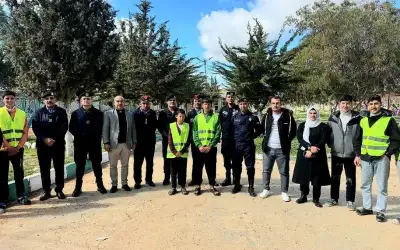 ذيب يعدو على قطيع أغنام ويصيب