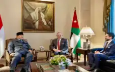 الملك يؤكد للرئيس الإندونيسي أهمية الحوار