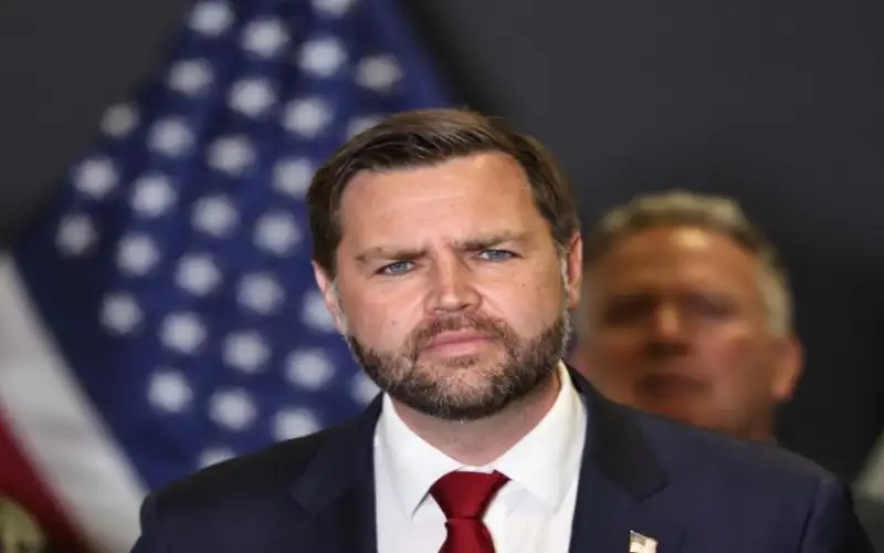 فانس: ترامب لا يزال يفضل الحل