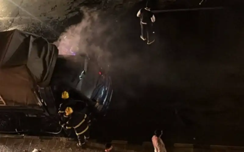 الدفاع المدني يسيطر على حريق شب