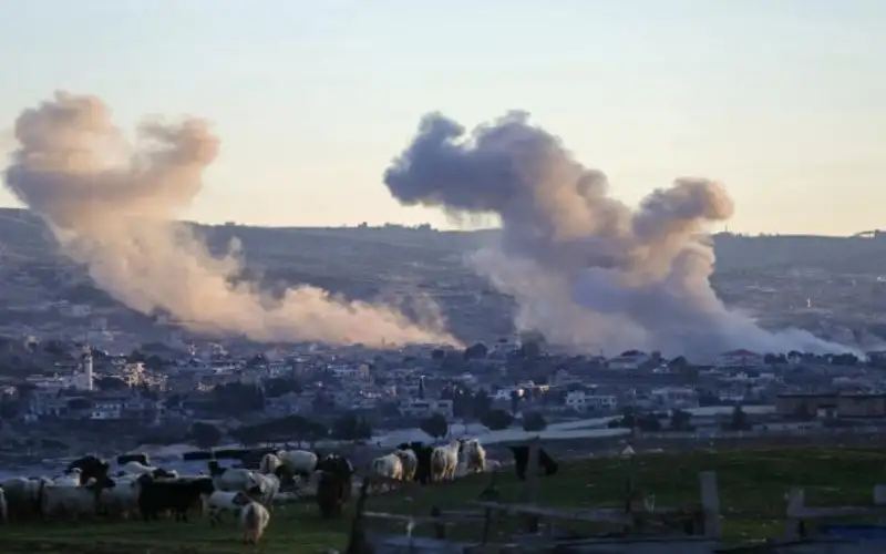 قتيل ومصاب في سلسلة غارات إسرائيلية