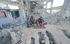 الاحتلال ينسف المنازل ويشل العمل الإغاثي..