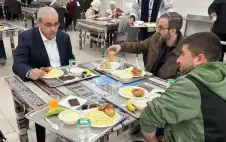 وstrongزيstrongر الصحة يقوم بزيارة مفاجئة لكفتيريا