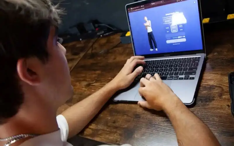 ميتا تعلق وصول إلى شخصيات الذكاء