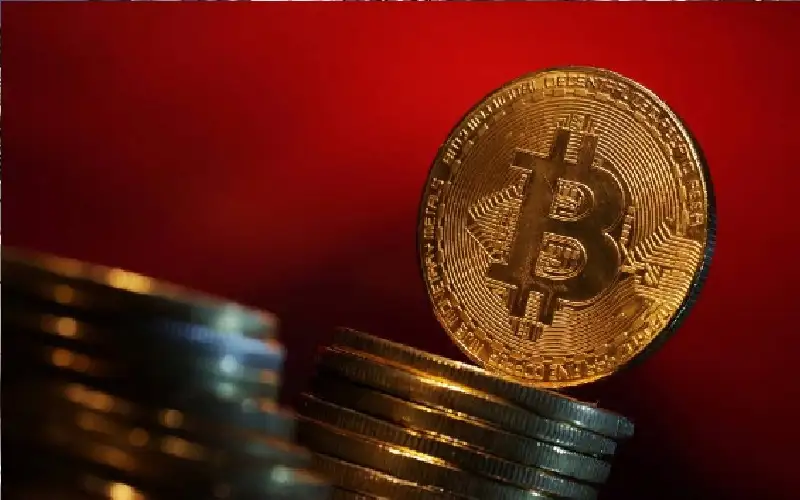 بيتكوين تهوي بعد الضربة الأمريكية الإسرائيلية