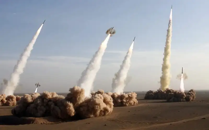 إطلاق 220 صاروخا من إيران على