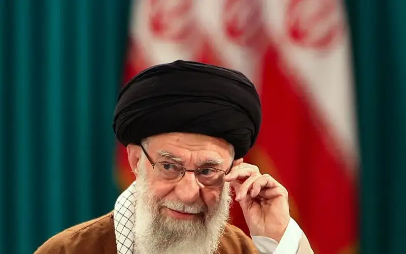 متحدث باسم الحكومة الإيرانية: خامنئي وبزشكيان