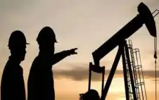 رويترز: النفط يقفز 10% وقد يصل