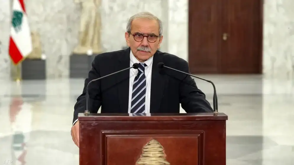 رئيس وزراء لبنان يصف إطلاق مقذوفات