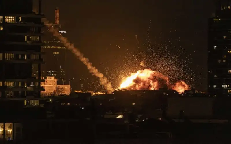 الحرس الثوري الإيراني يعلن استهداف 500