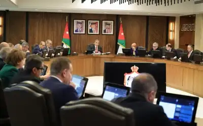 النفط يهبط 3% بعد إشارات تهدئة