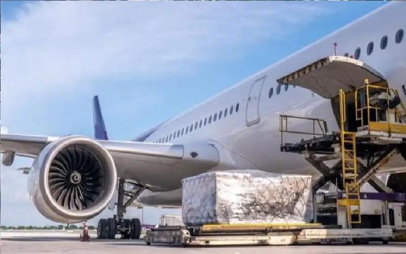 حرب إيران تقلص سعة الشحن الجوي